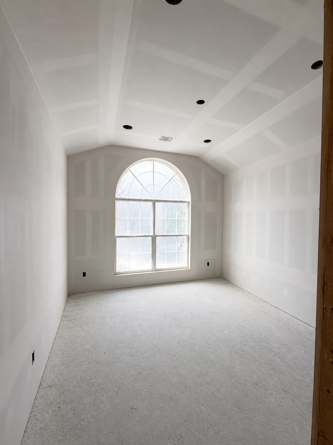 Professionally restored Moyeda field photo of drywall finishing around an arched window